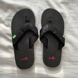 sanuk flip flops